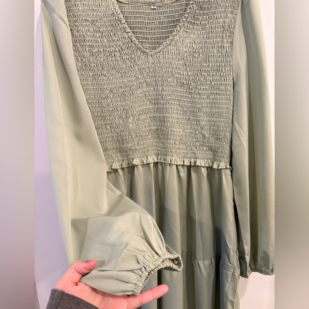 Elegant Green Smocked Tiered Midi Dress Size XL - Picture 6 of 7